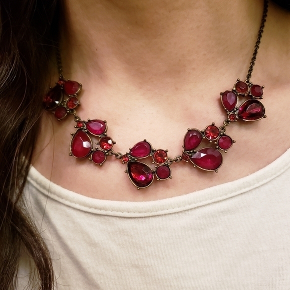 VINTAGE Nancy & Rise NY Ruby Red Stones and Antiqued Bronze Tones Necklace - Picture 2 of 7